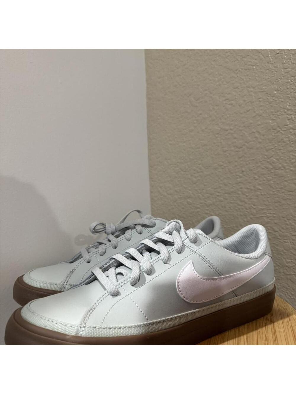 Nike court legacy.